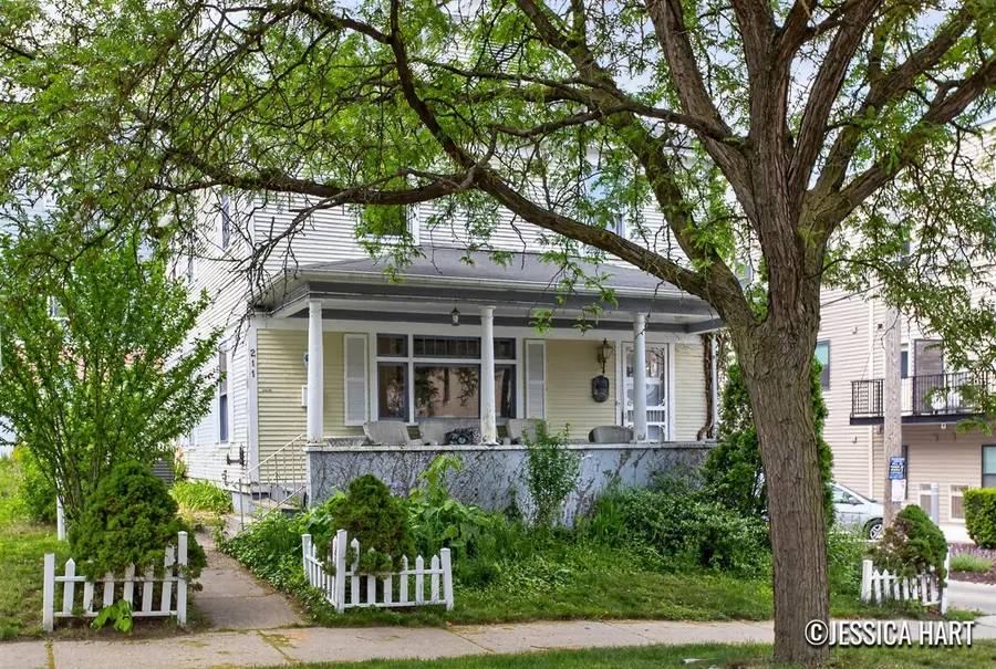 211 Trowbridge, Grand Rapids, MI 49503 - #2
