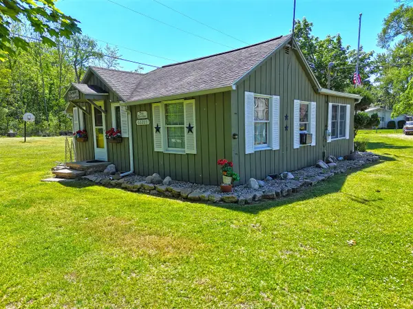 66205 94th, Dowagiac, MI 49047