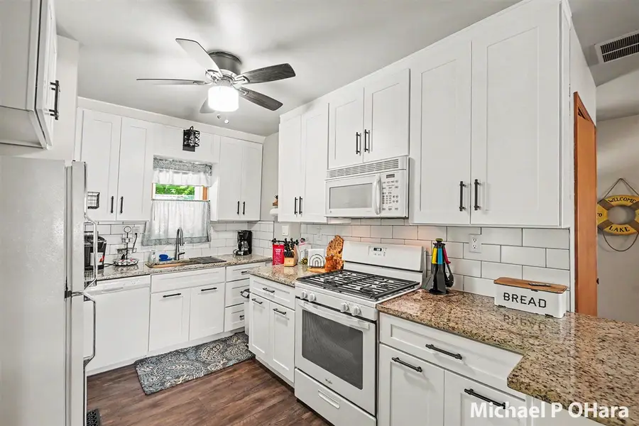818 W Wells, White Cloud, MI 49349 - #3