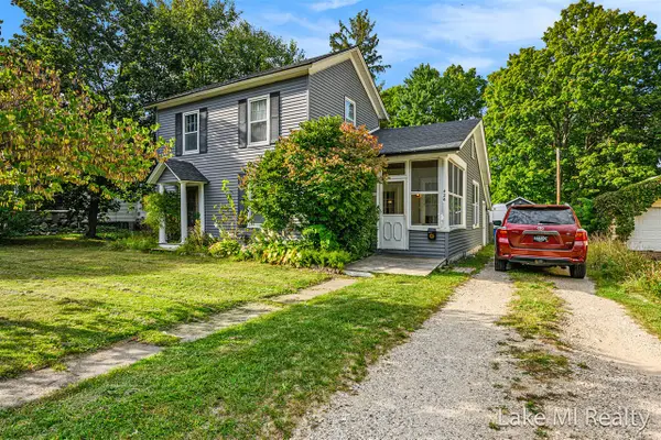 426 W Bridge, Plainwell, MI 49080