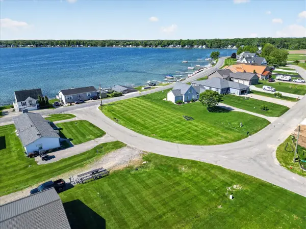6642 Spinnaker, Crystal, MI 48818