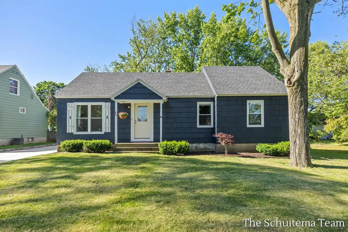 640 E 11th, Holland, MI 49423 - #1
