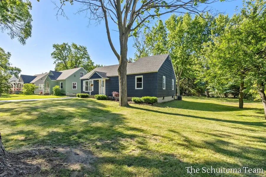 640 E 11th, Holland, MI 49423 - #3