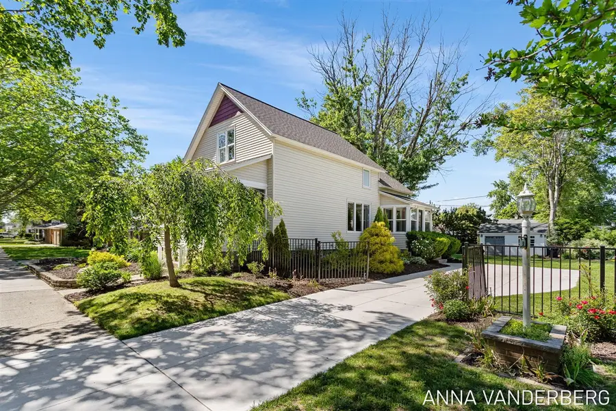 31 W 28th, Holland, MI 49423 - #2
