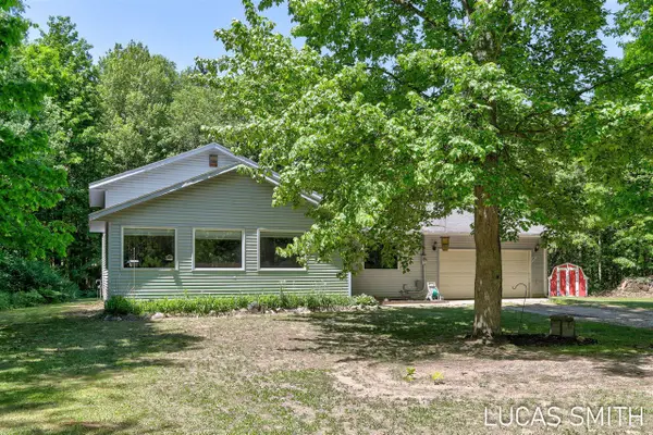 262 17 Mile, Kent City, MI 49330