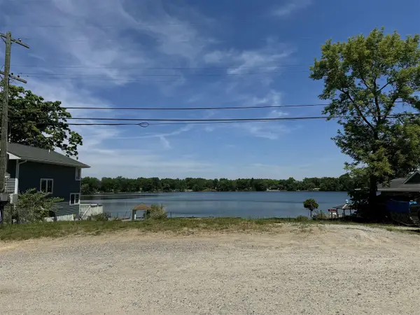 6456 Edgewood, Brighton, MI 48116