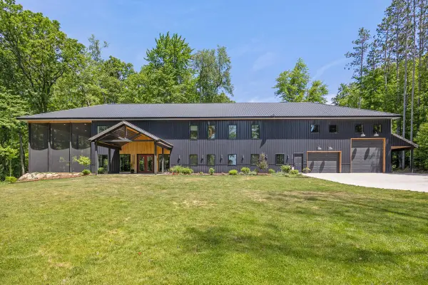 9555 Kath, Rockford, MI 49341
