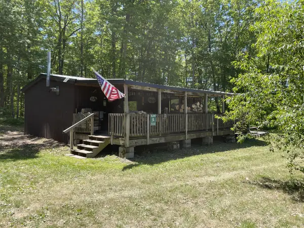 E 10 Mile, Luther, MI 49656