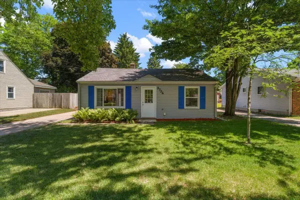 3736 Groveland, Wyoming, MI 49519