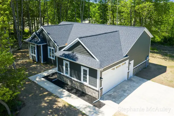 5739 130th, Fennville, MI 49408