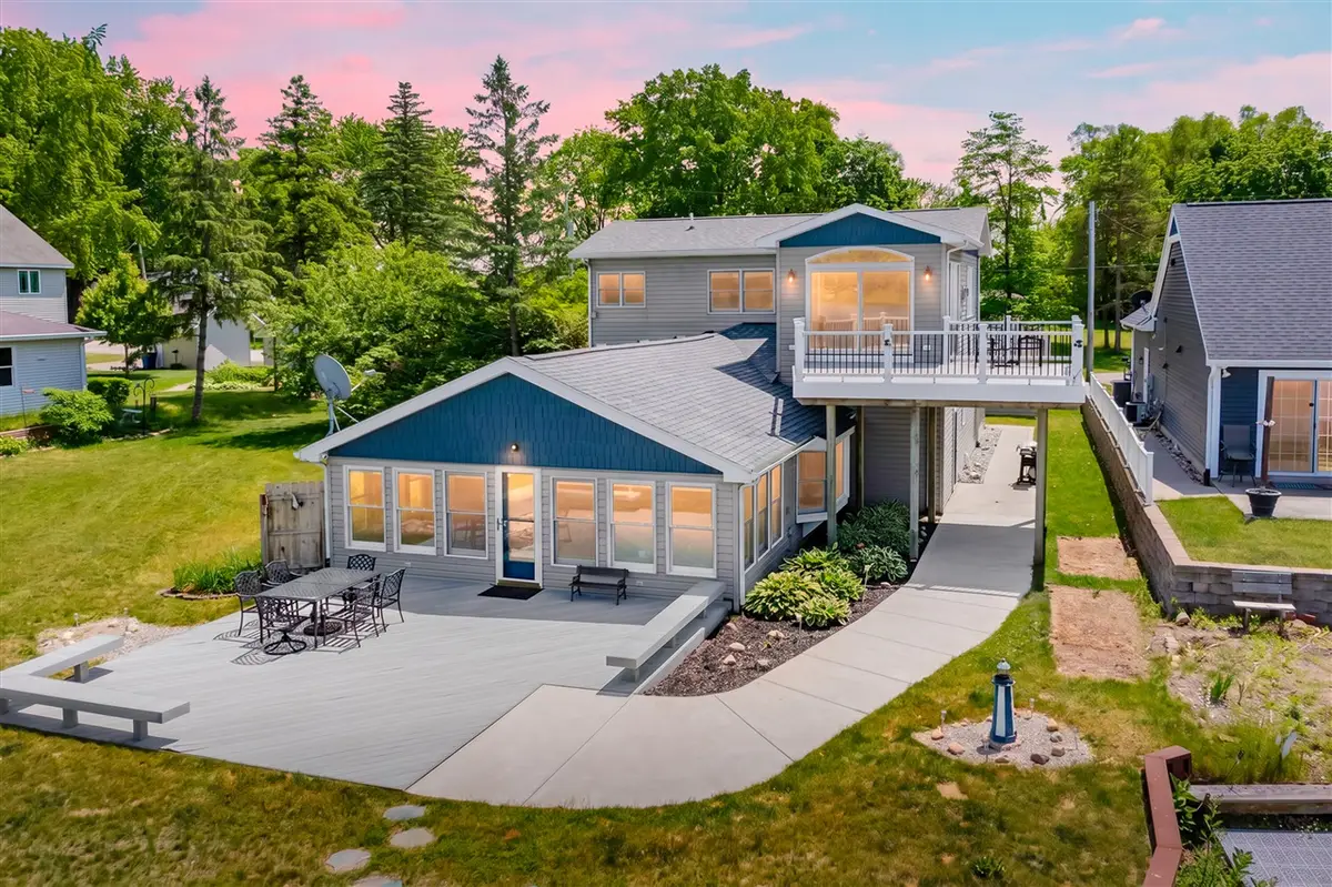 7118 Shoreline, Delton, MI 49046 - #1