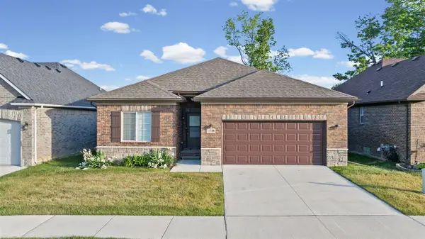 15300 Eton Pointe, Clinton Township, MI 48035