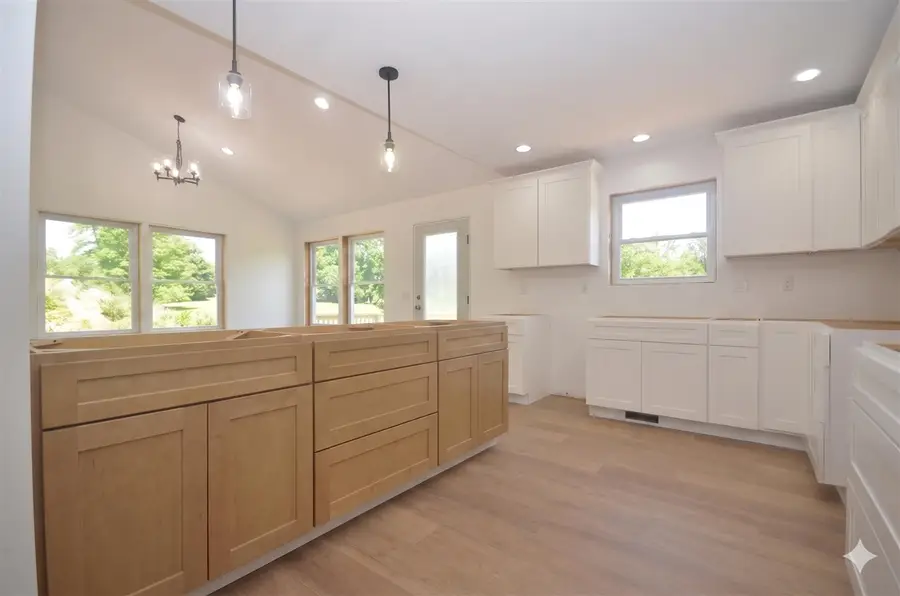 237 Markus Glen, Plainwell, MI 49080 - #3