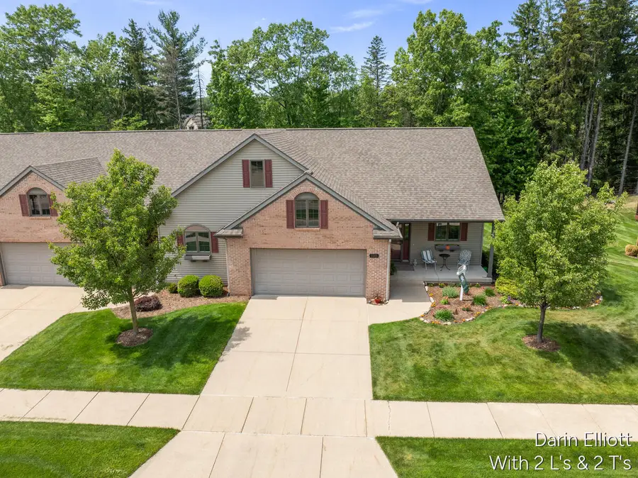 1015 Grosvenor #Unit 4, Greenville, MI 48838 - #3