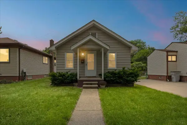 445 W Milton, Hazel Park, MI 48030
