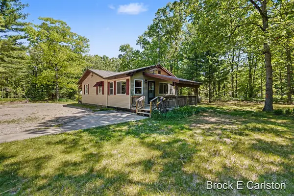 17455 Hoxeyville, Wellston, MI 49689