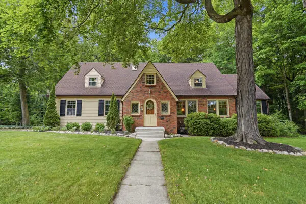 215 Hill, Northville, MI 48167