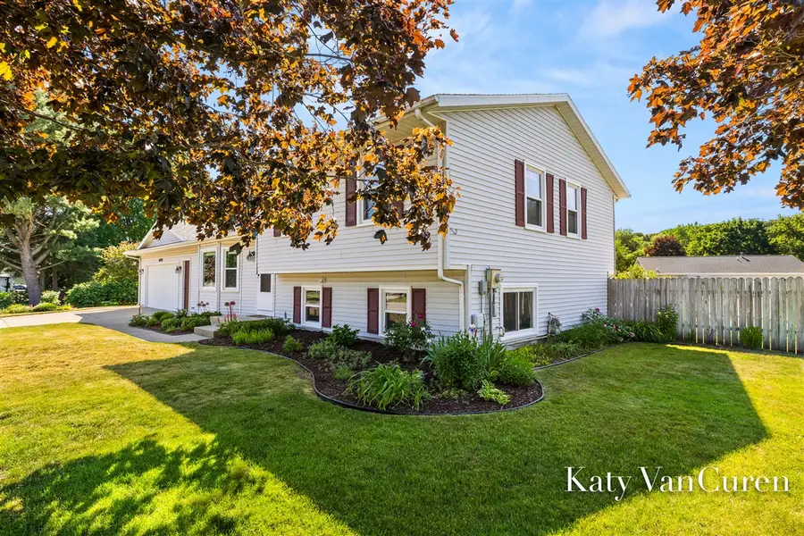 6091 Rogue River Meadows, Belmont, MI 49306 - #2