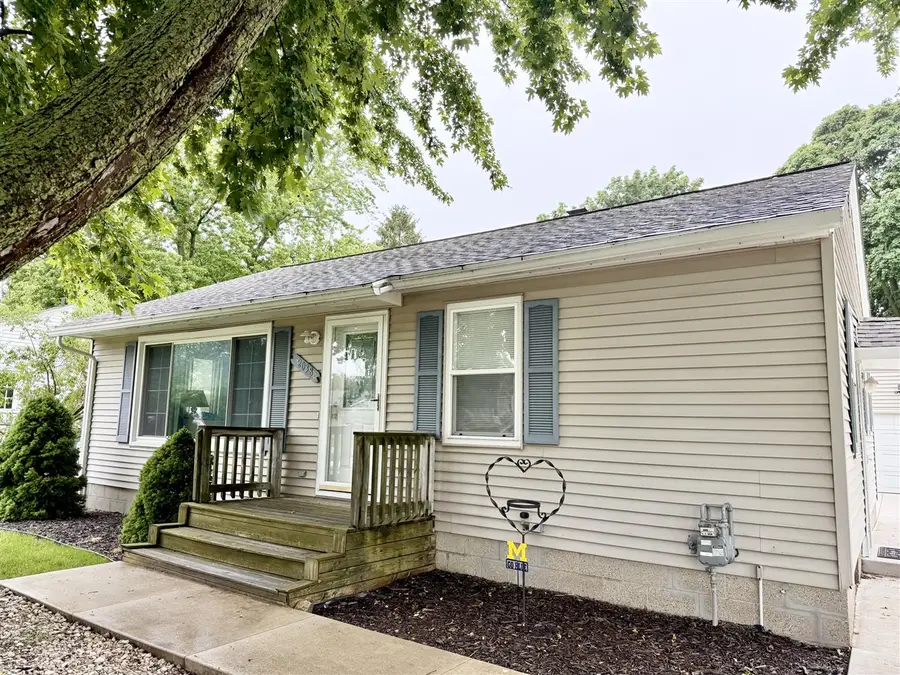 2038 Columbus, Muskegon, MI 49441 - #2