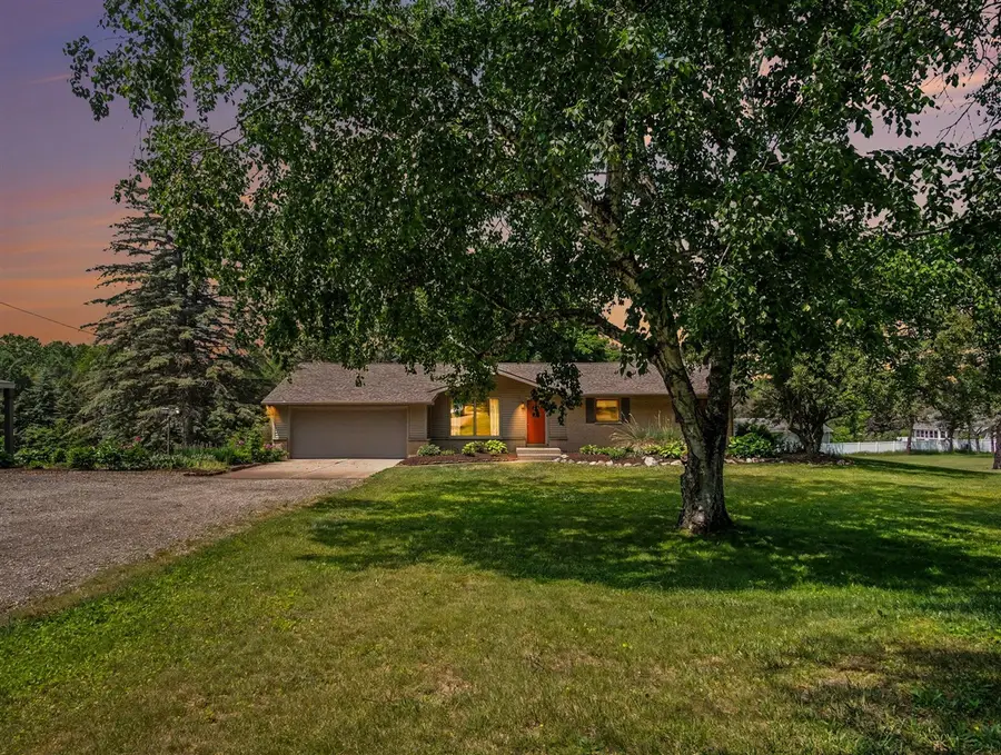 9941 Courtland, Rockford, MI 49341 - #3