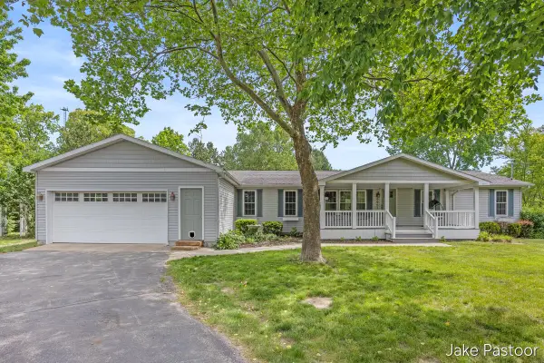 9951 10 Mile, Rockford, MI 49341
