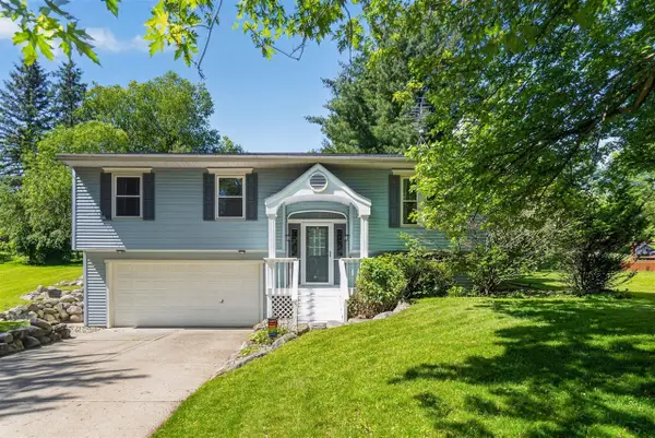 1417 Larkwood, DeWitt, MI 48820