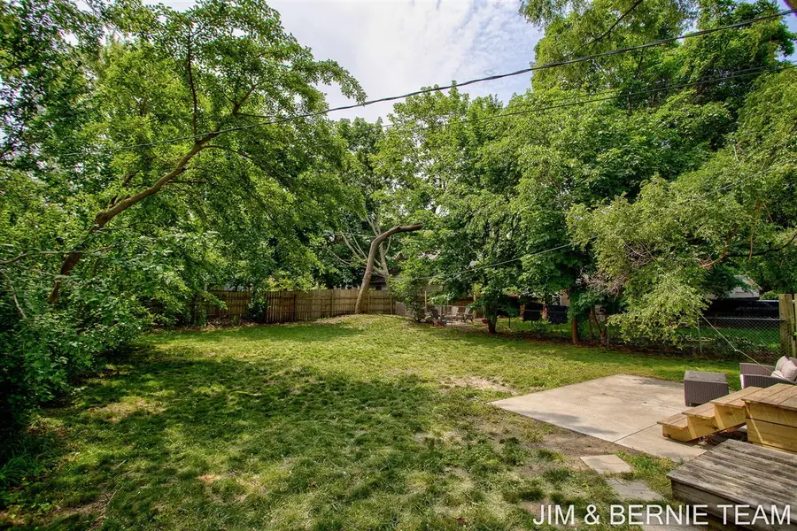 124 E 17th, Holland, MI 49423 - #3