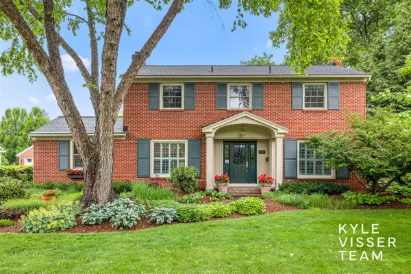 2547 Maplewood, East Grand Rapids, MI 49506
