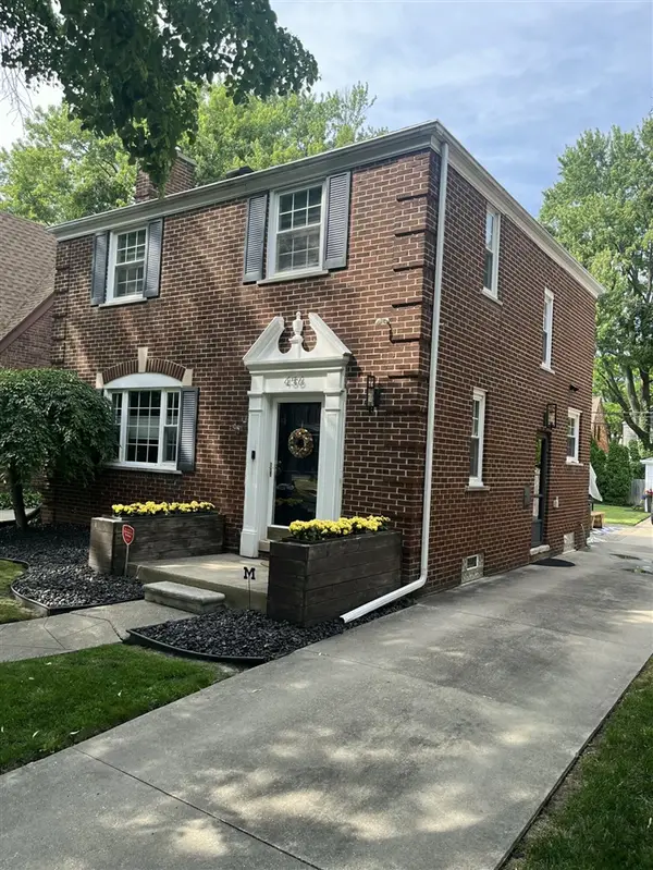 456 Manor, Grosse Pointe Farms, MI 48236