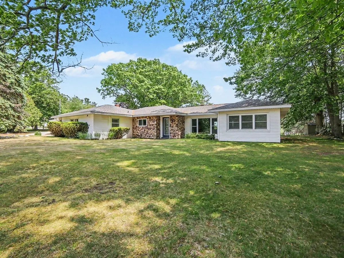 1358 N Lakeshore, Ludington, MI 49431 - #1
