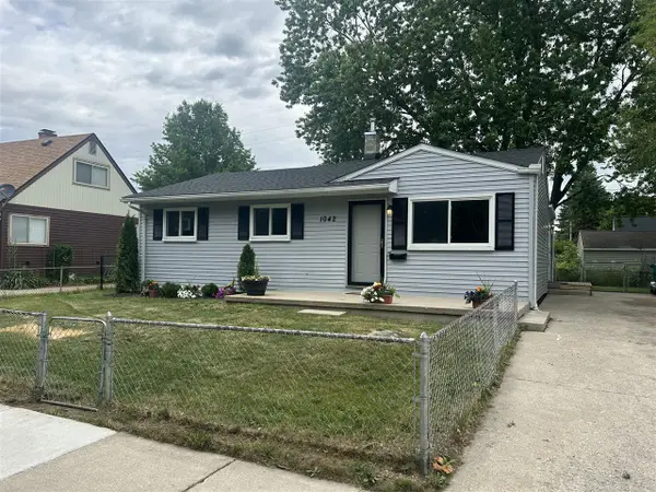 1042 Red Leaf, Ypsilanti, MI 48198