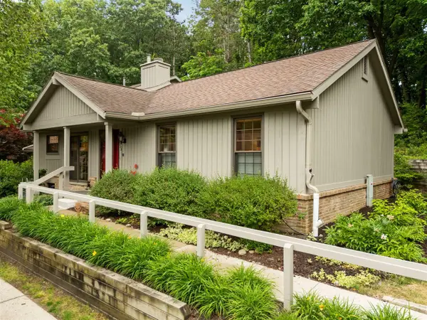 2202 Pine Grove, Ann Arbor, MI 48103
