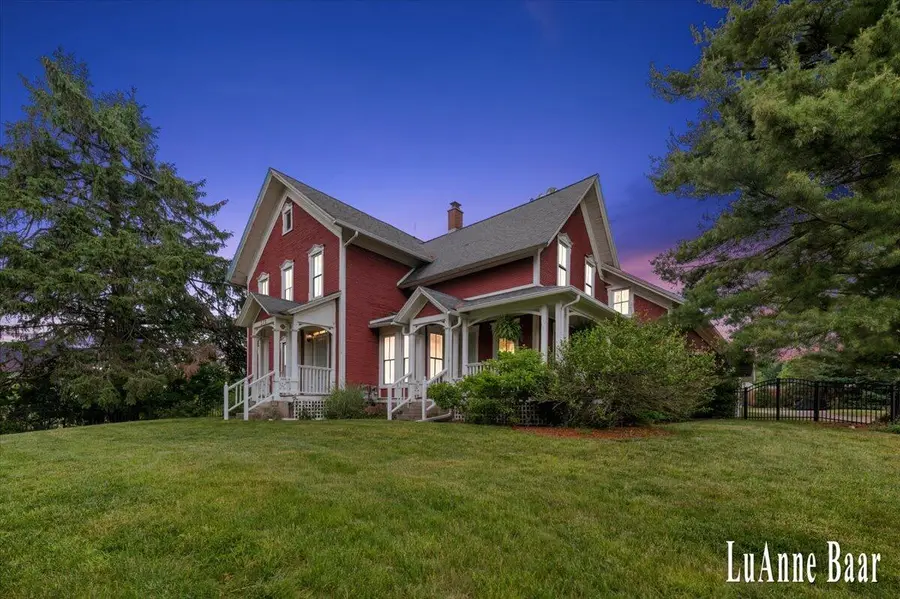 273 W Division, Rockford, MI 49341 - #2