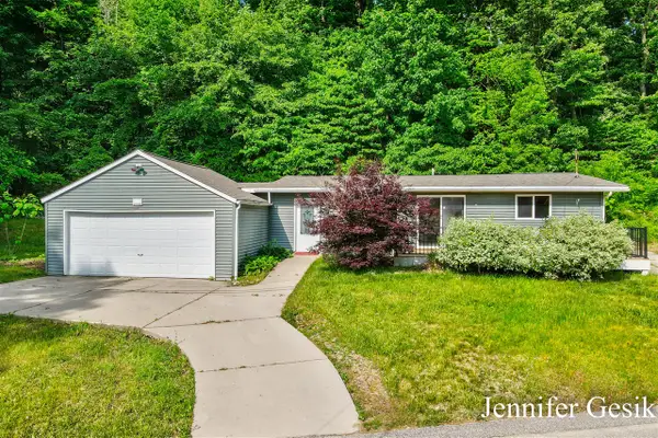 8735 Brower Lake, Rockford, MI 49341