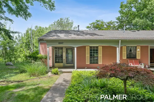 2247 Whisper Cove, Kentwood, MI 49508