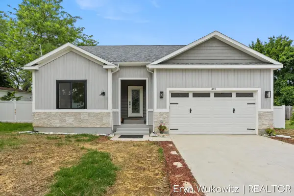 409 6 Mile, Comstock Park, MI 49321