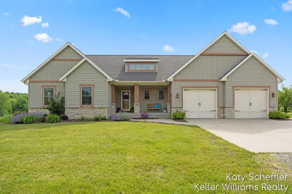 11320 Long Lake, Sparta, MI 49345