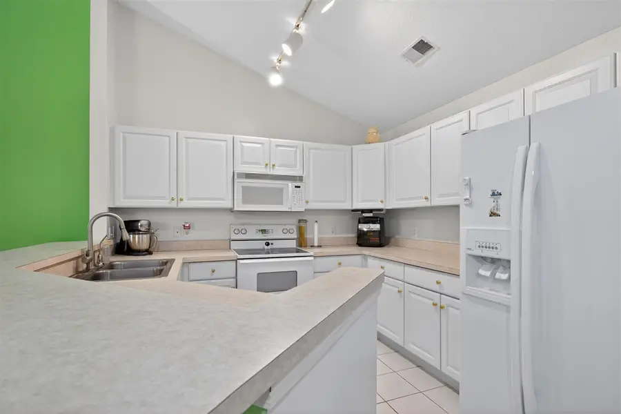 864 W Barrington, Jackson, MI 49203 - #2