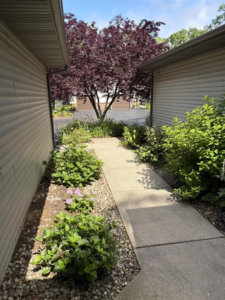 828 Highbanks #21, Allegan, MI 49010 - #2