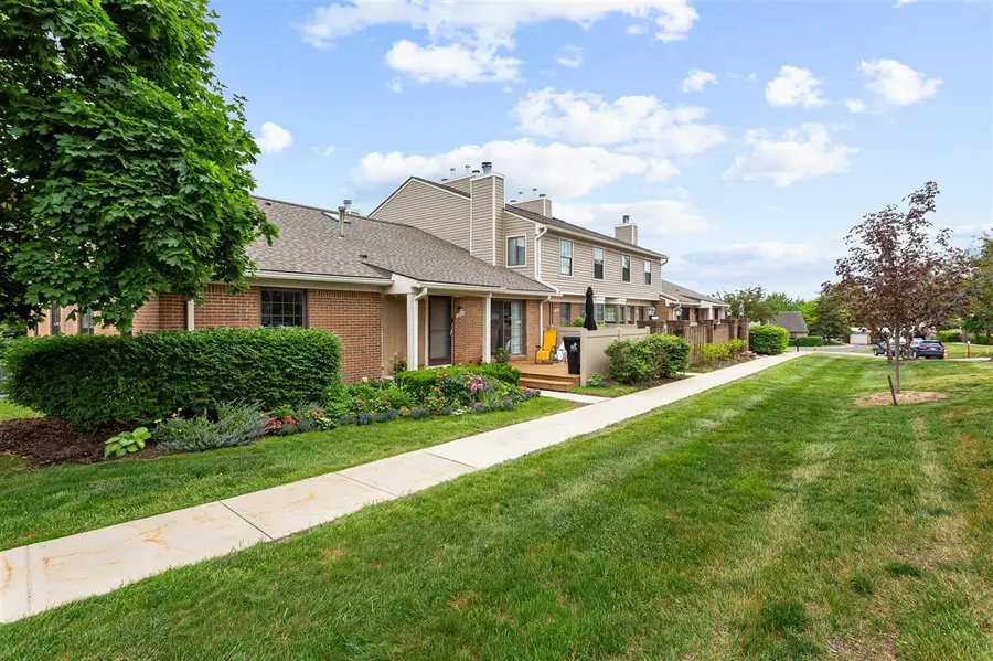 31008 Country Bluff, Farmington, MI 48331 - #3