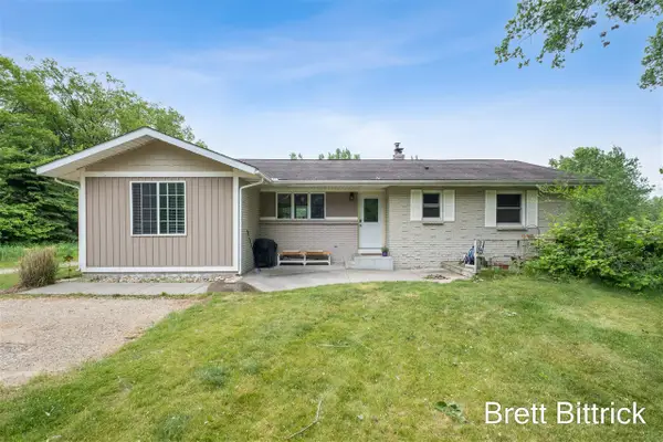 2810 20 Mile, Kent City, MI 49330