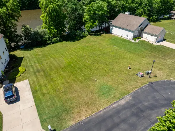578 Swan River, Benton Harbor, MI 49022