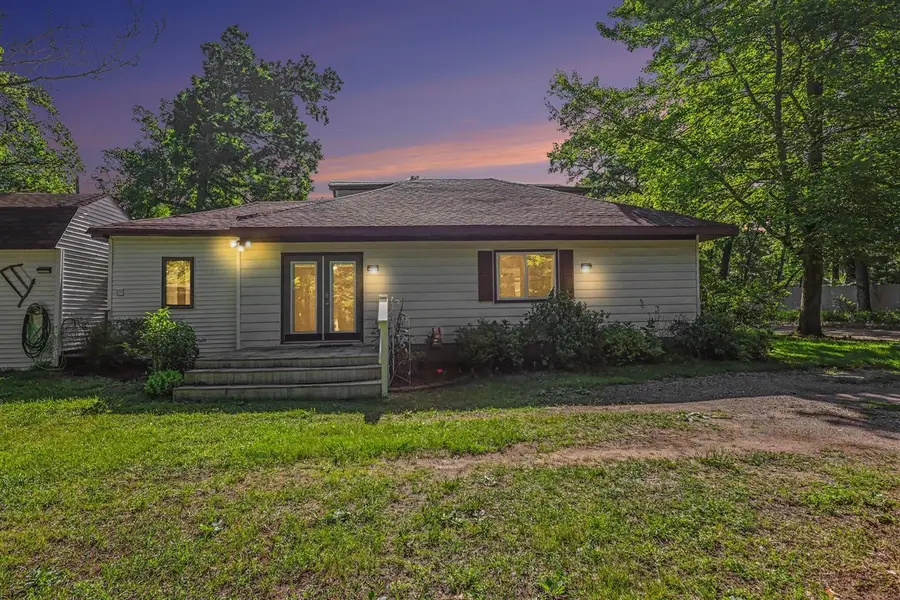 522 W Englewood, Twin Lake, MI 49457 - #2