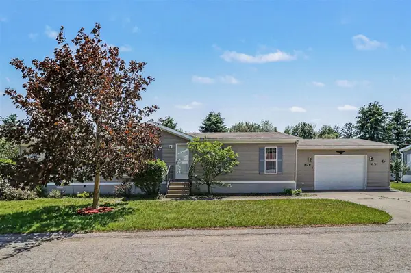 3757 W Woodview, Ludington, MI 49431