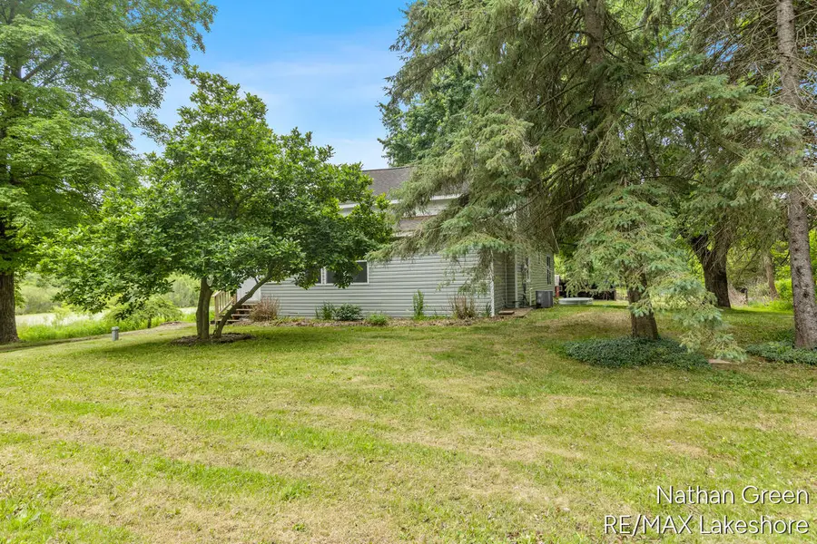 2122 Coats Grove, Hastings, MI 49058 - #3