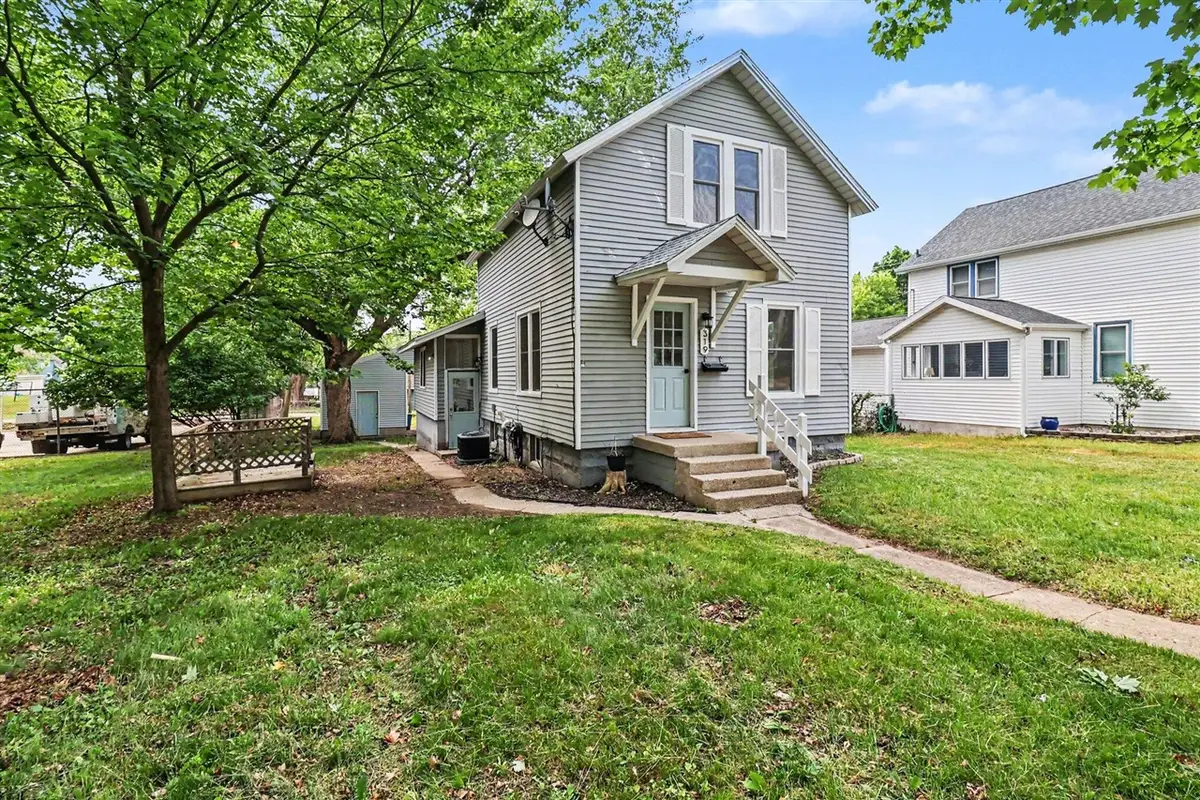 319 N Rowe Street, Ludington, MI 49431 - #1