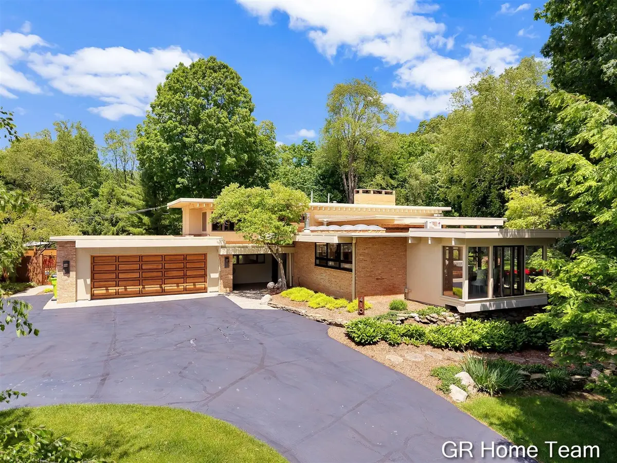 410 W South, Greenville, MI 48838 - #1