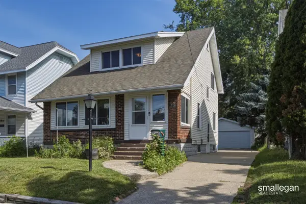 15 Burr Oak, Grand Rapids, MI 49505