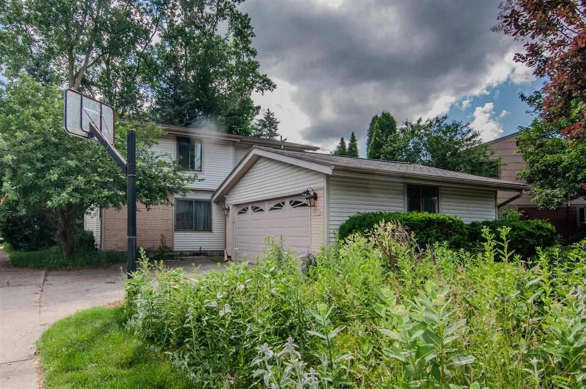 1325 Chartwell Carriage, East Lansing, MI 48823 - #1