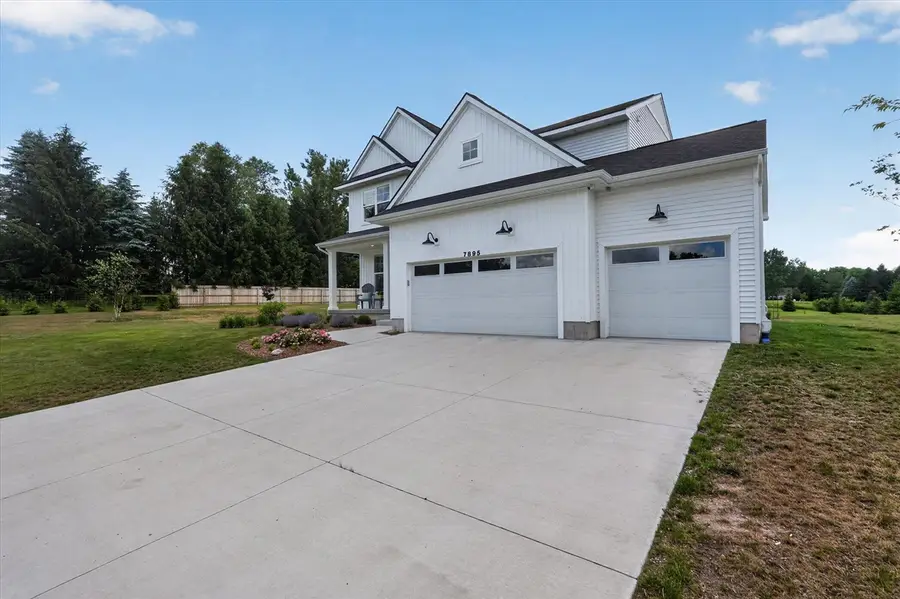 7895 Oak Grove, Howell, MI 48855 - #3